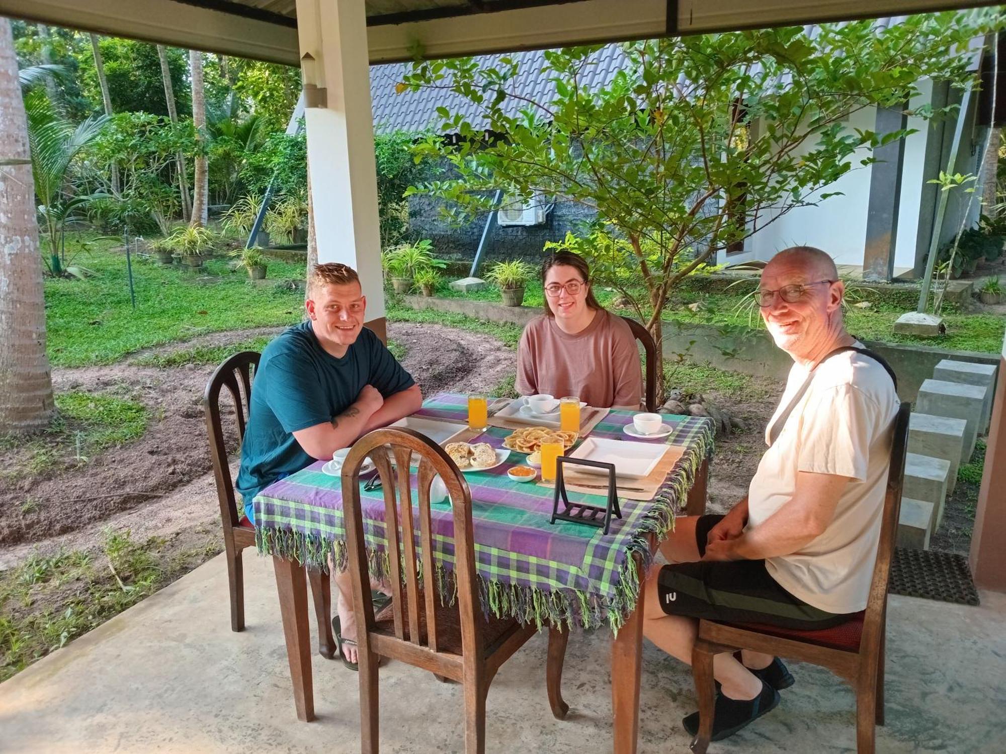Elegant Hamlets Home Stay Чилау Екстериор снимка